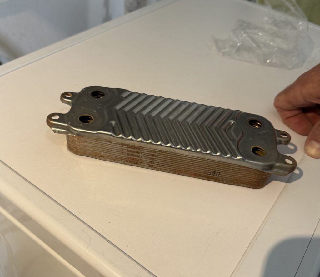 Снятый вторичный теплообменник ГВС Protherm Gepard 23 MTV