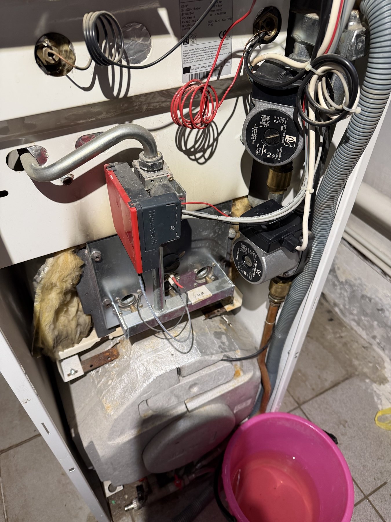 Проверка насоса в котле Protherm KLZ 30 при ошибке F3